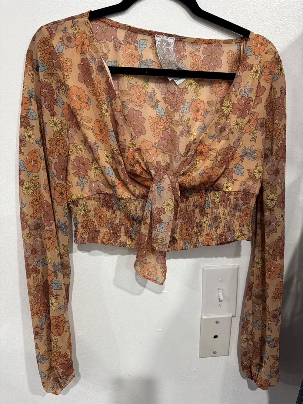 Sadie & Sage Peach Floral Tie-Front Crop Blouse